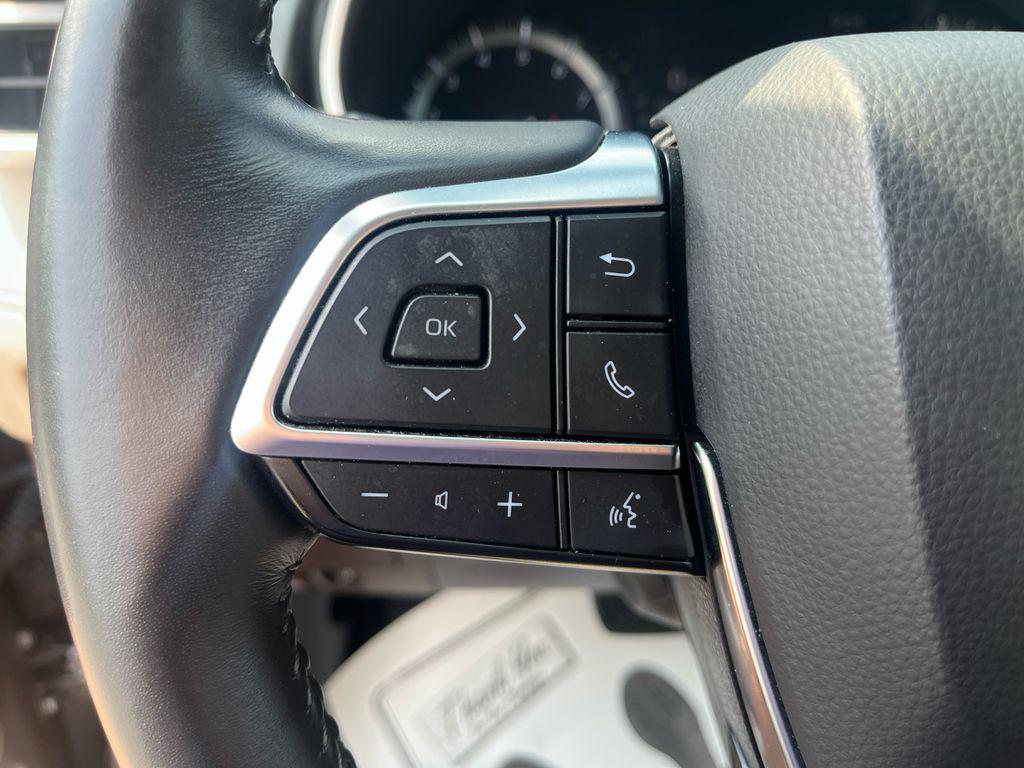 used 2021 Toyota Highlander car, priced at $28,149
