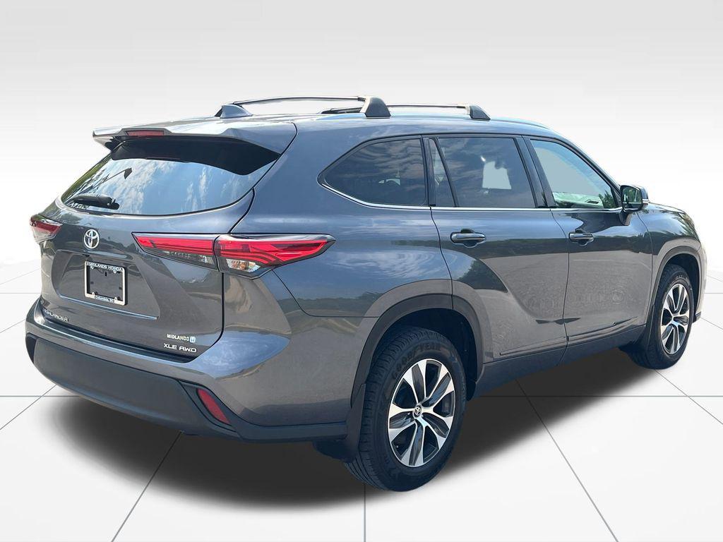 used 2021 Toyota Highlander car, priced at $28,149