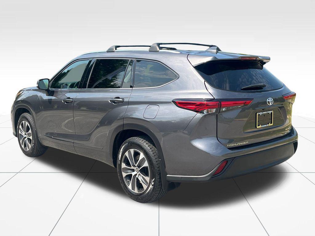 used 2021 Toyota Highlander car, priced at $28,149