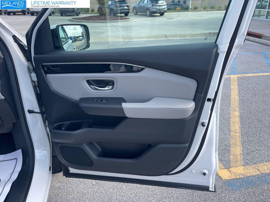 used 2025 Honda Pilot car, priced at $44,538