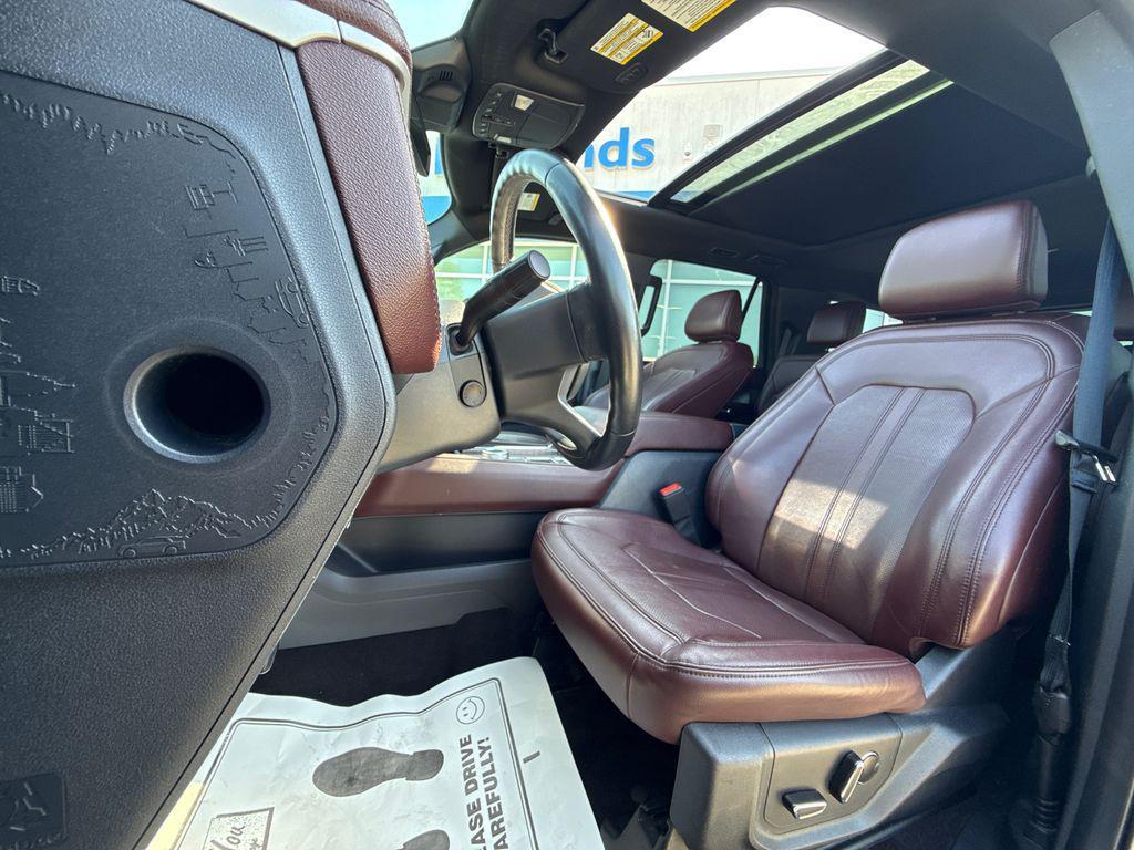used 2023 Ford Expedition car, priced at $42,659