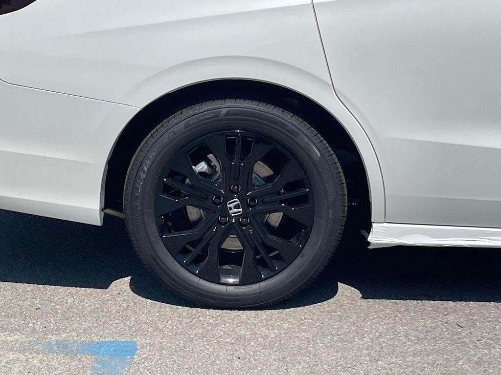 new 2026 Honda Odyssey car, priced at $43,211