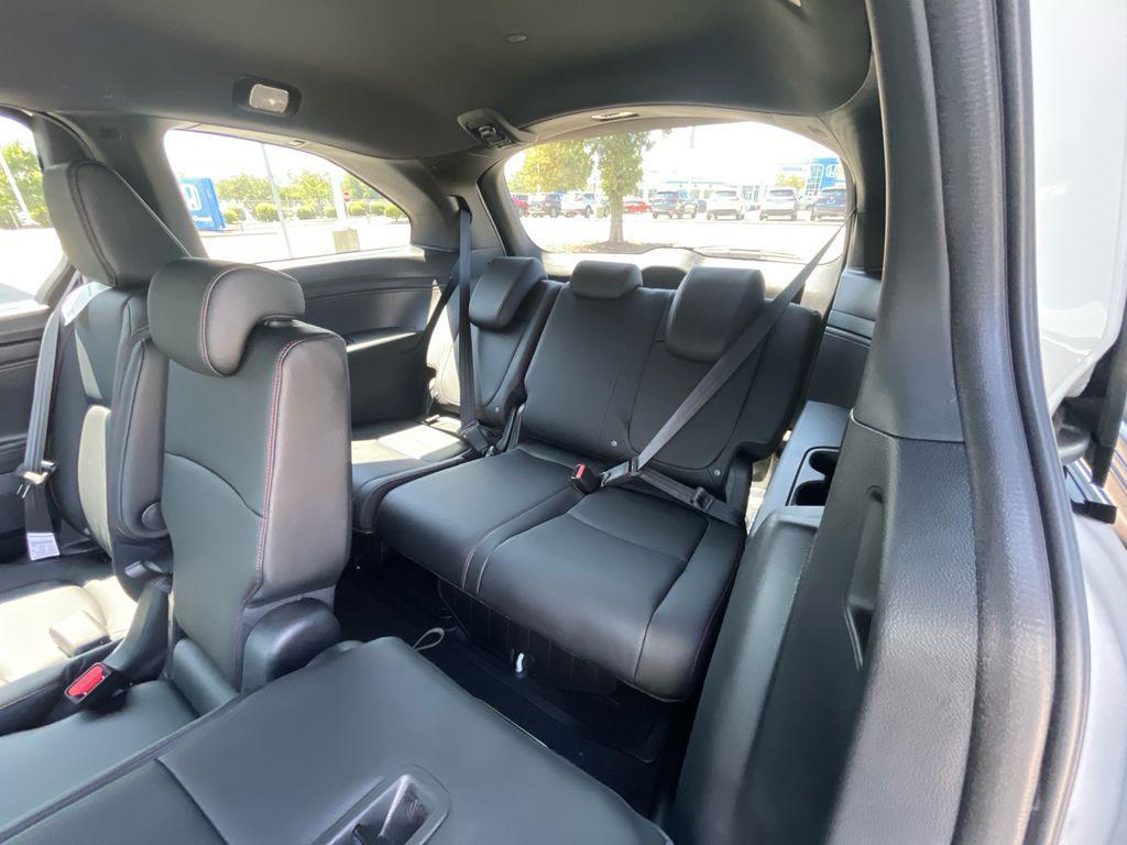 new 2026 Honda Odyssey car, priced at $43,211