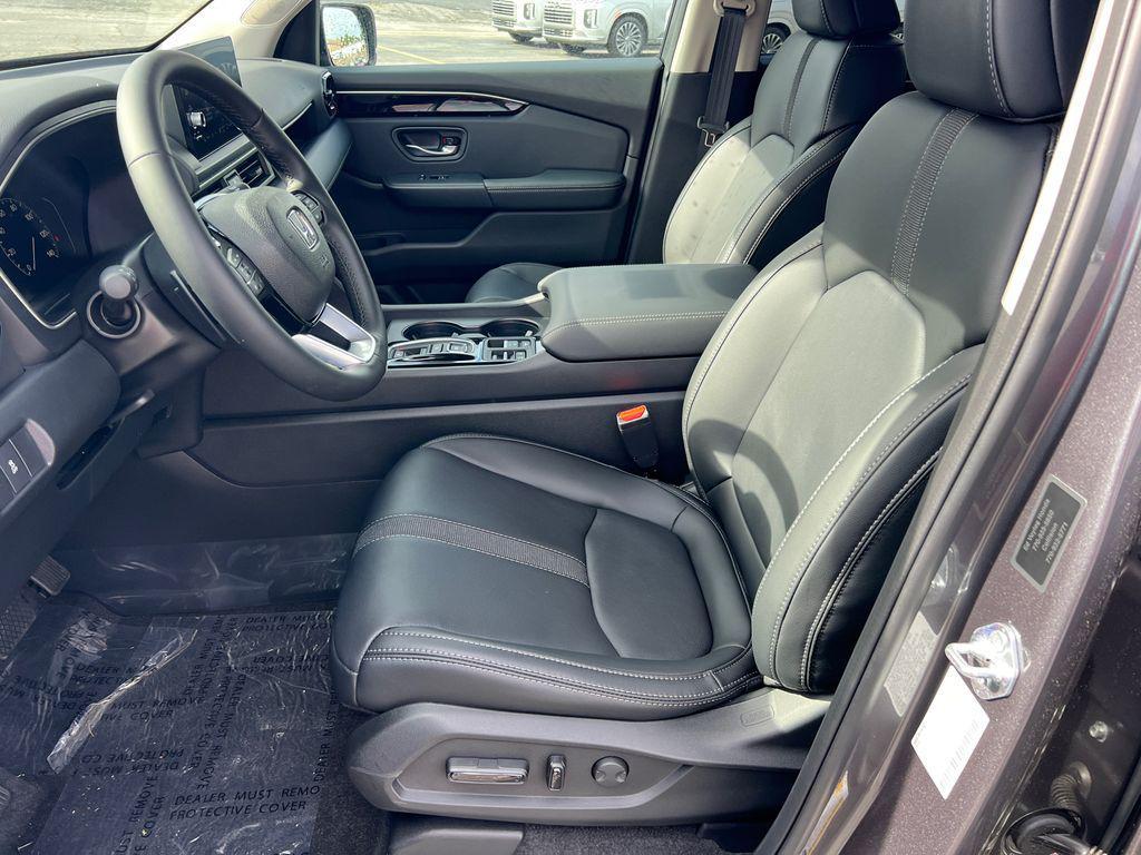 new 2025 Honda Pilot car, priced at $42,414