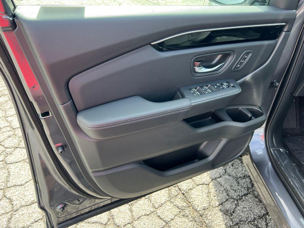 new 2025 Honda Pilot car, priced at $42,414