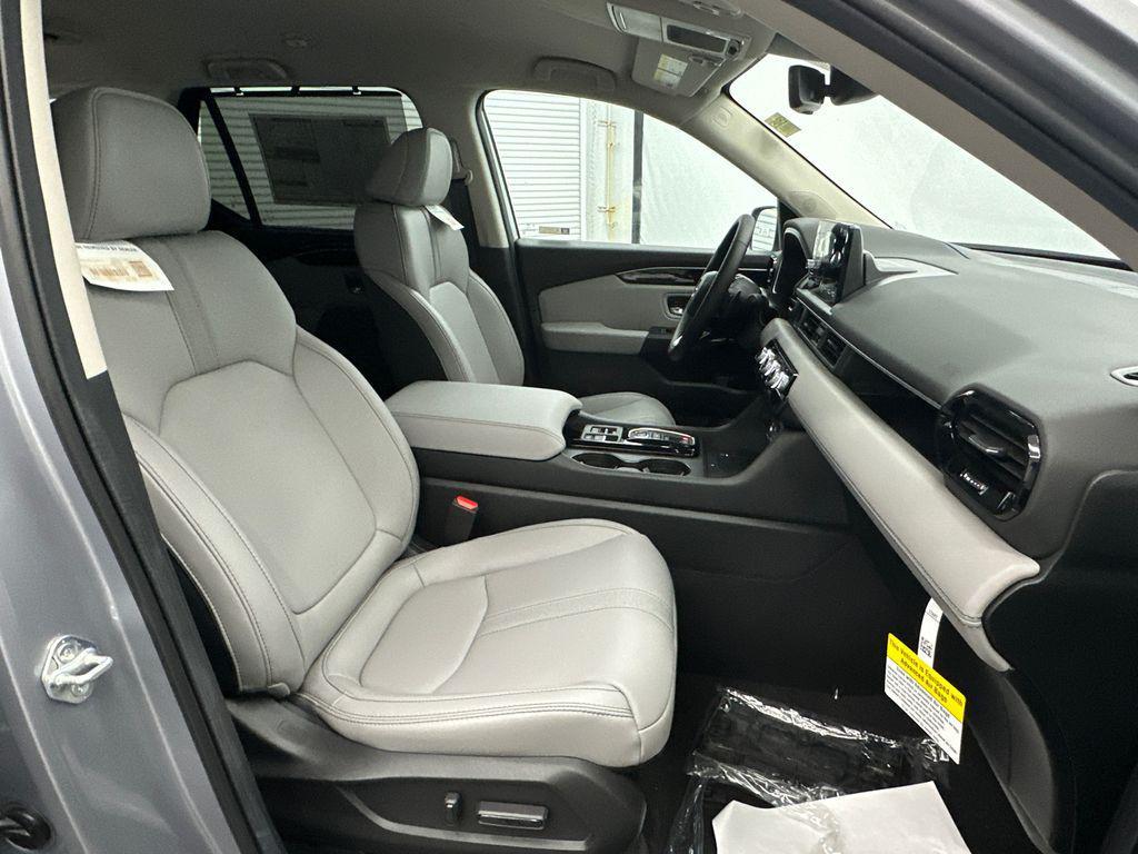 new 2025 Honda Pilot car, priced at $45,594
