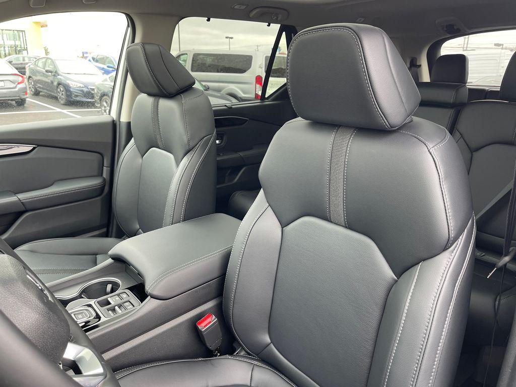 new 2025 Honda Pilot car, priced at $47,819