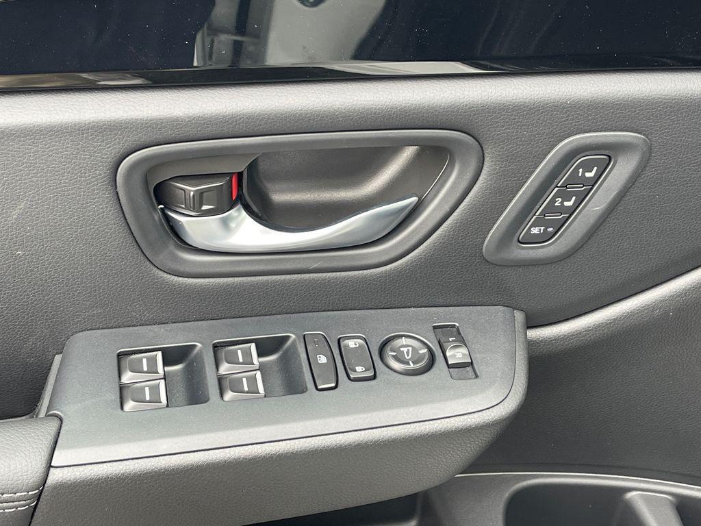 new 2025 Honda Pilot car, priced at $47,819