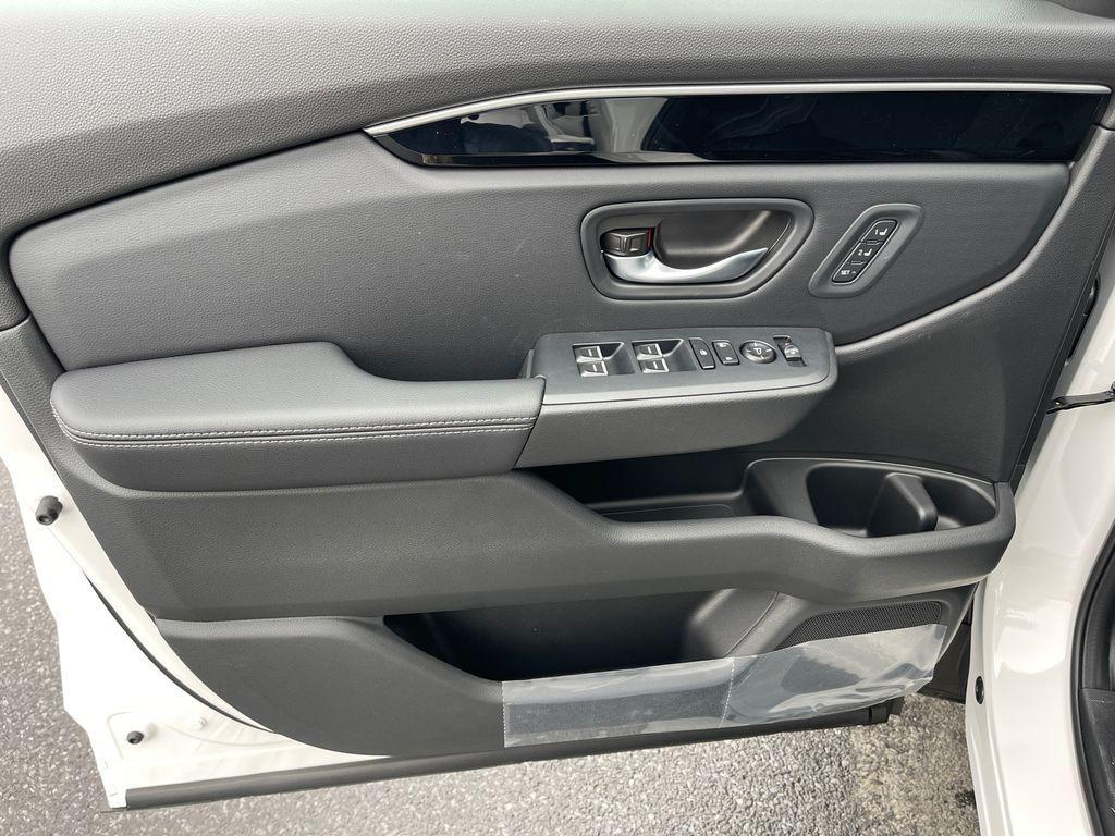 new 2025 Honda Pilot car, priced at $47,819