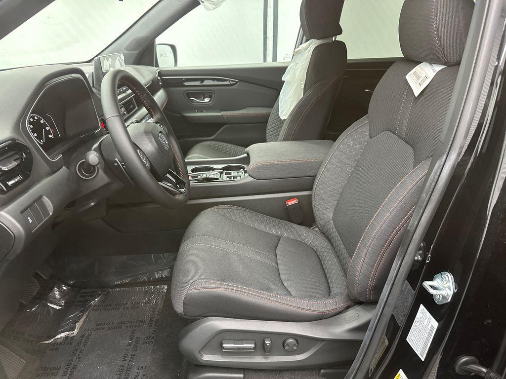 new 2025 Honda Pilot car, priced at $39,922