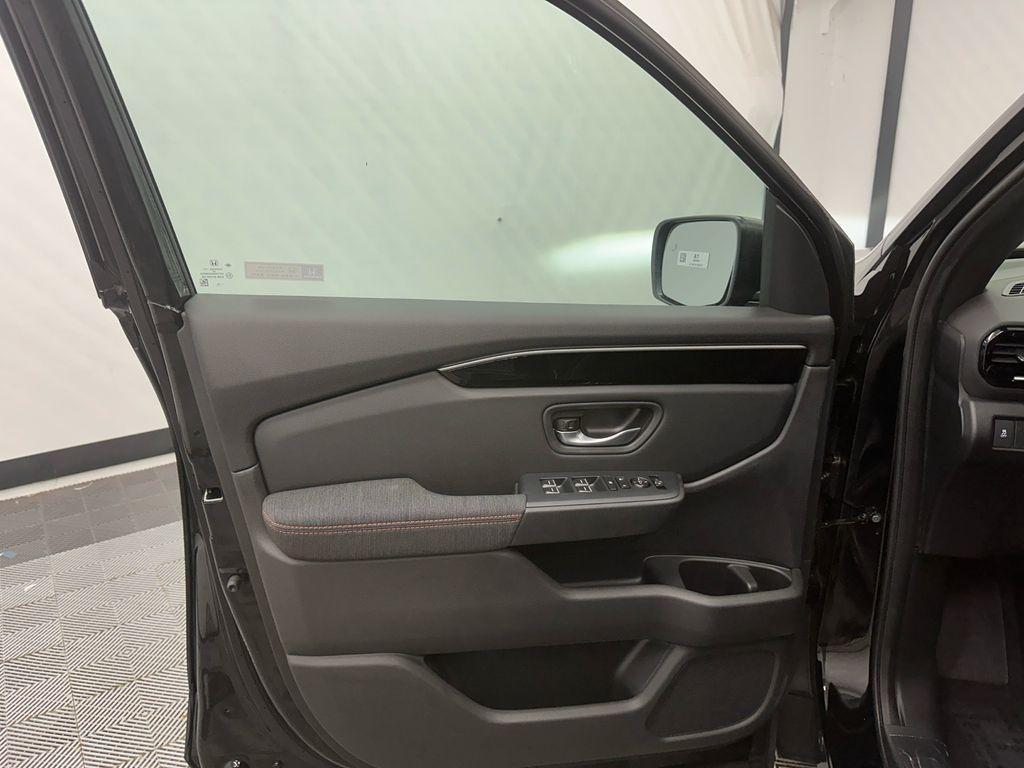 new 2025 Honda Pilot car, priced at $39,922