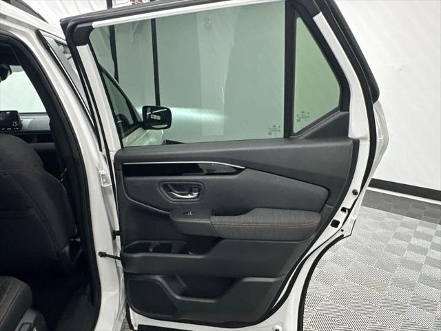 new 2025 Honda Pilot car, priced at $40,303