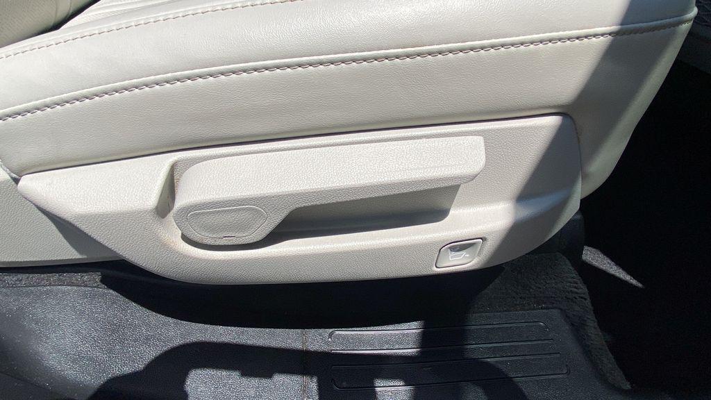 used 2023 Kia Sorento car, priced at $25,998