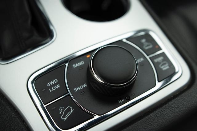 used 2016 Jeep Grand Cherokee car, priced at $16,967