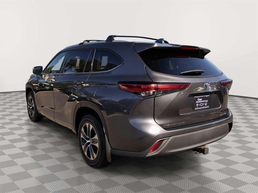 used 2021 Toyota Highlander car, priced at $25,399