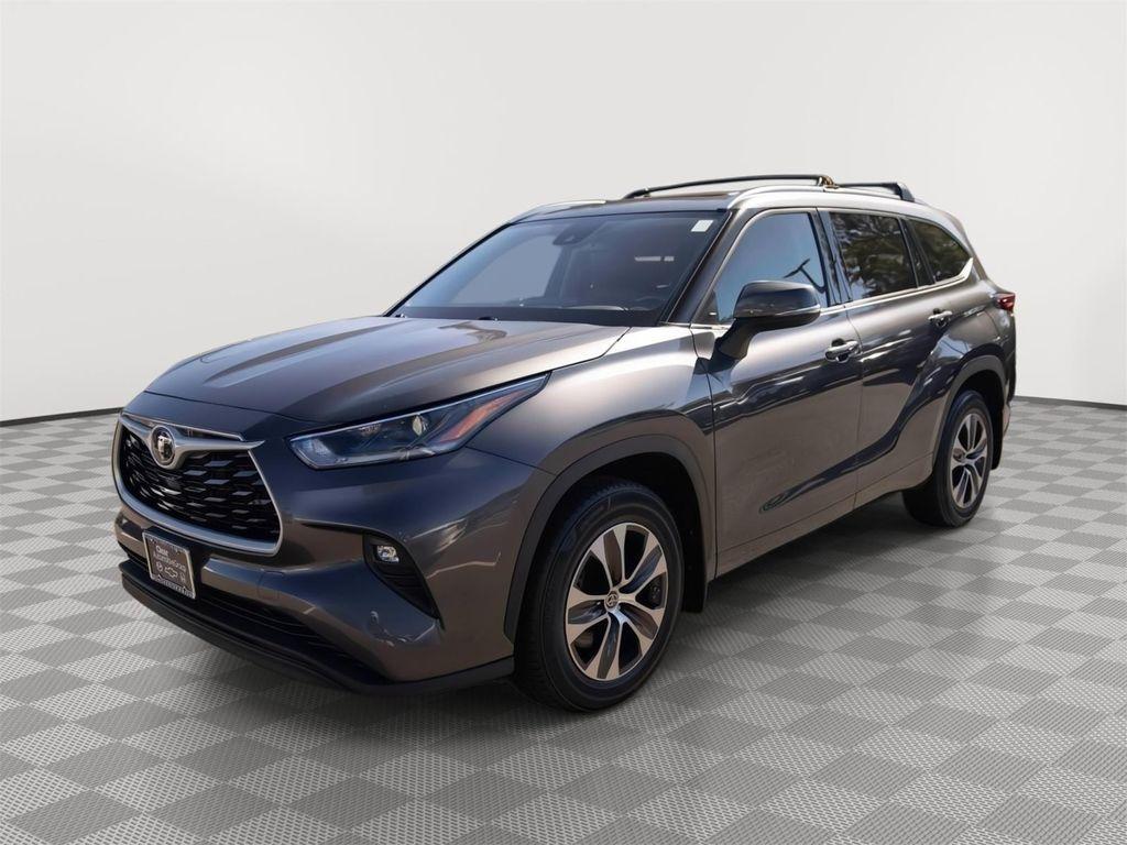 used 2021 Toyota Highlander car, priced at $25,399