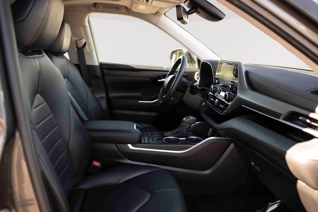 used 2021 Toyota Highlander car, priced at $25,399