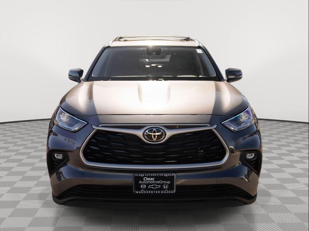 used 2021 Toyota Highlander car, priced at $25,399