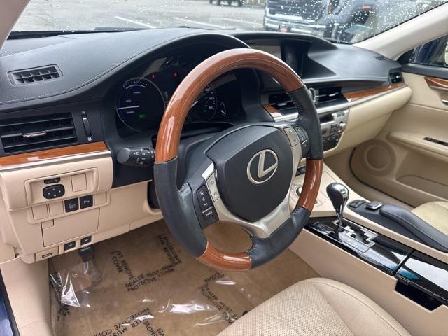 used 2014 Lexus ES 300h car, priced at $17,400
