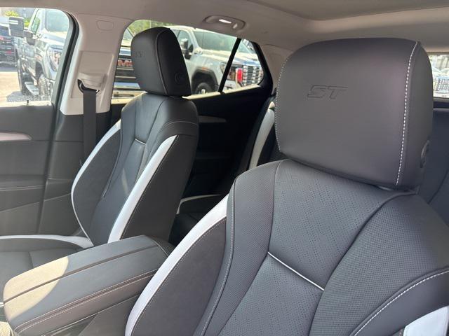 new 2025 Buick Envision car, priced at $43,735