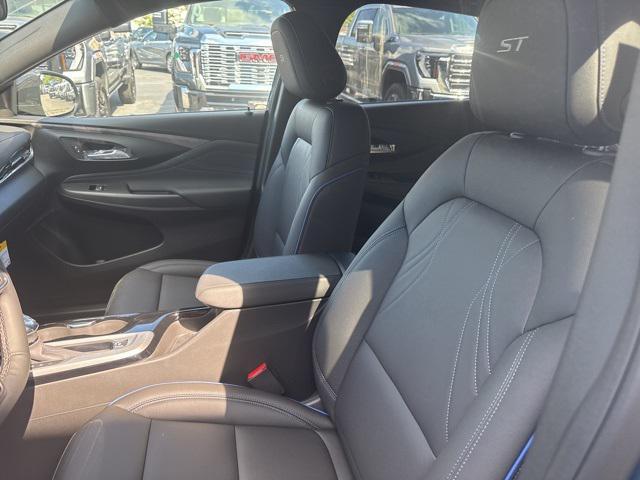 new 2025 Buick Envista car, priced at $29,070
