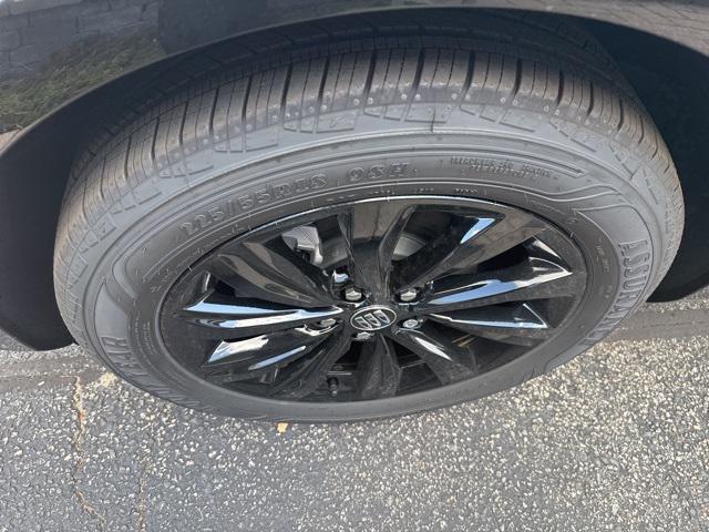 new 2025 Buick Envista car, priced at $29,070