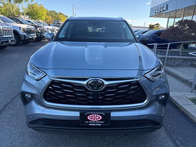 used 2020 Toyota Highlander car, priced at $31,900