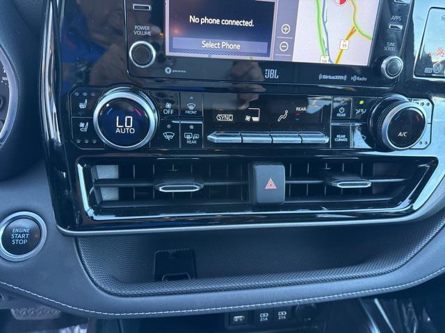used 2020 Toyota Highlander car, priced at $31,900