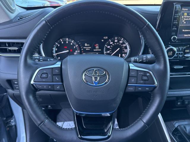 used 2020 Toyota Highlander car, priced at $31,900
