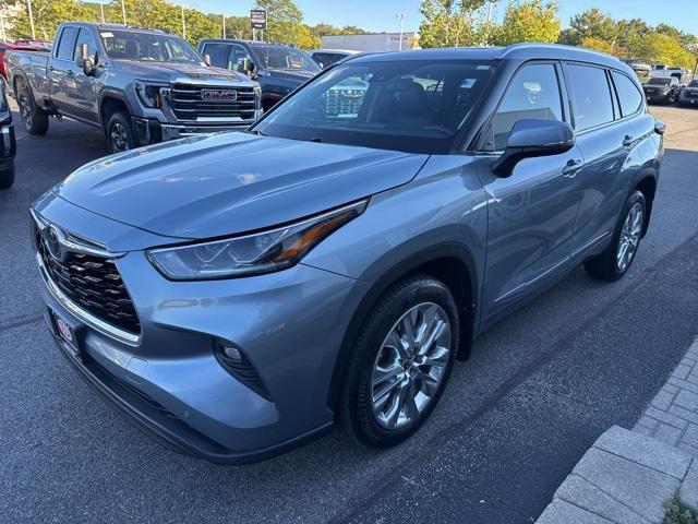 used 2020 Toyota Highlander car, priced at $31,900