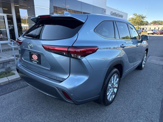 used 2020 Toyota Highlander car, priced at $31,900