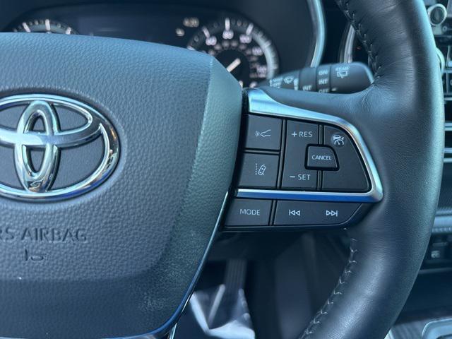 used 2020 Toyota Highlander car, priced at $31,900