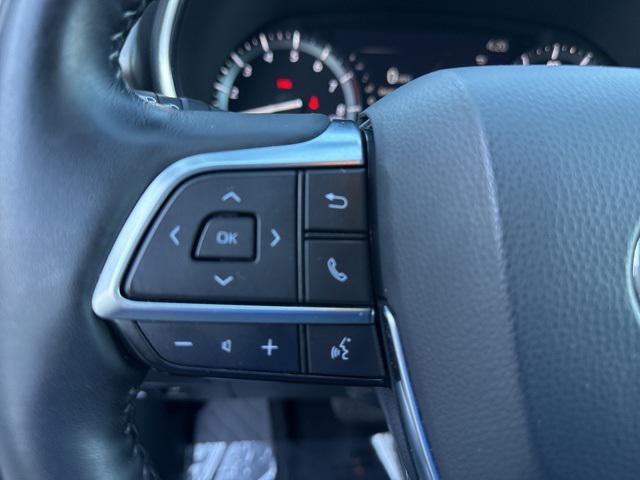 used 2020 Toyota Highlander car, priced at $31,900
