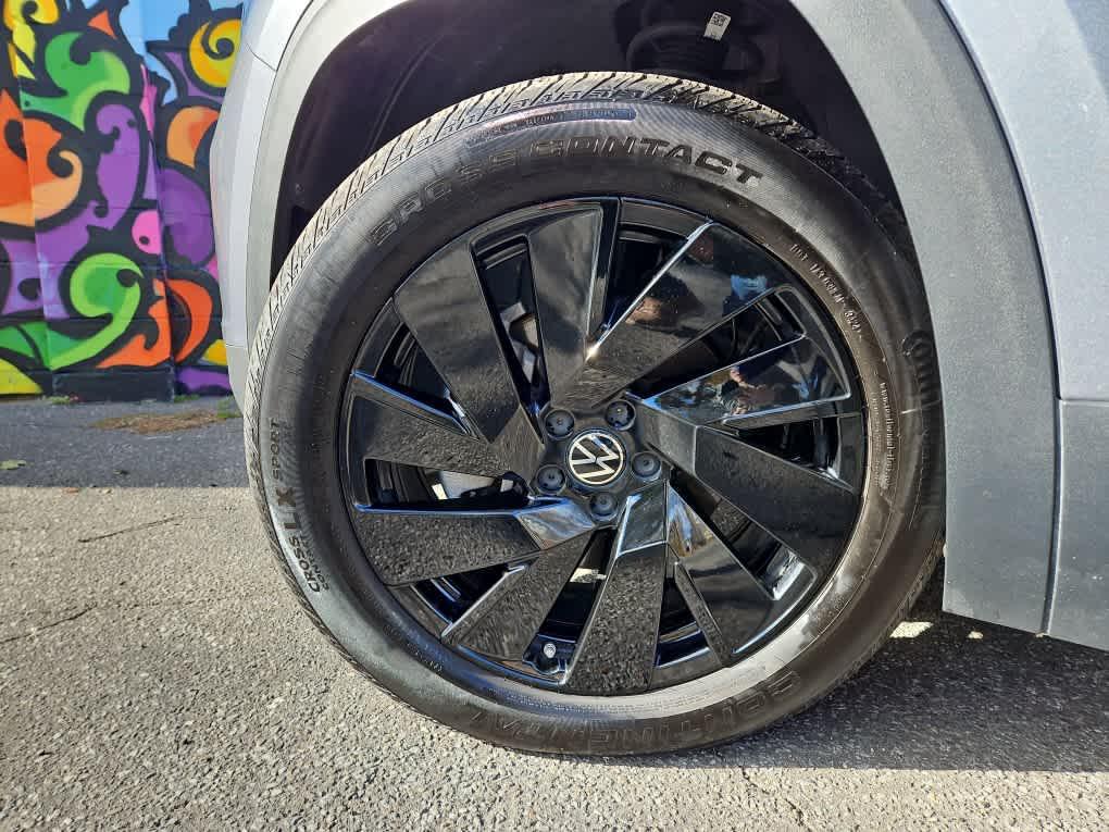 used 2025 Volkswagen Atlas Cross Sport car, priced at $37,900