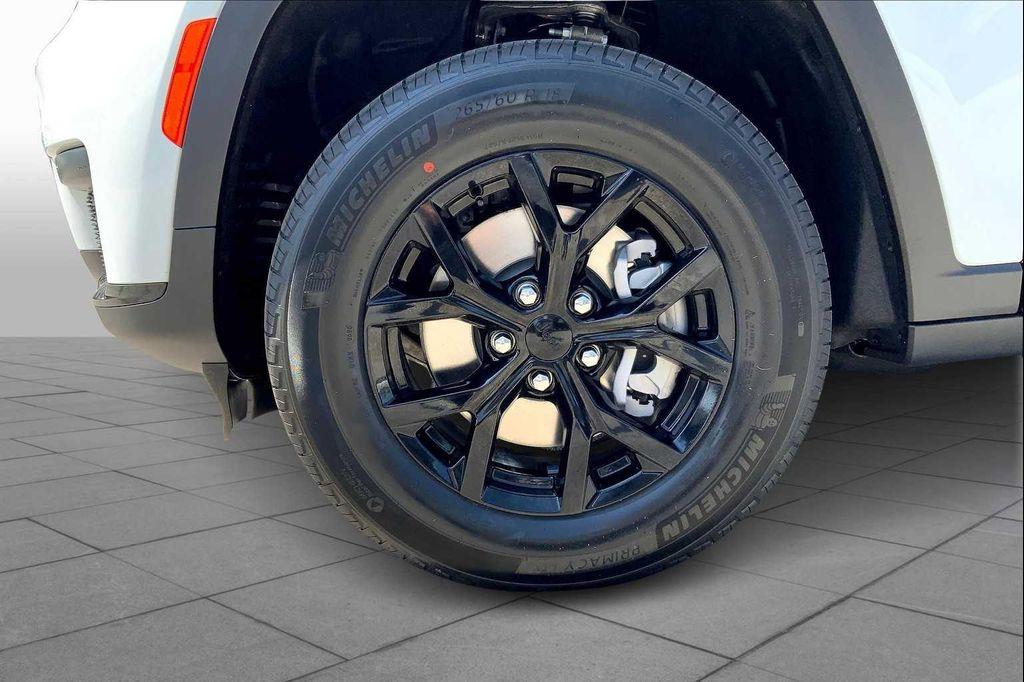 new 2025 Jeep Grand Cherokee L car, priced at $42,906