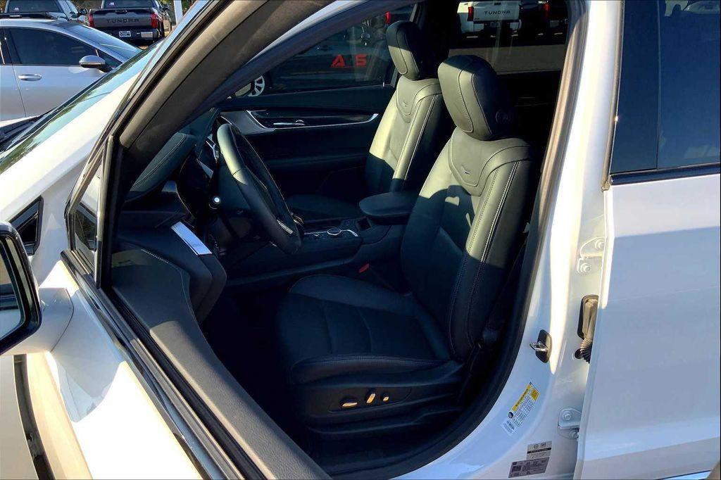 used 2023 Cadillac XT6 car, priced at $39,998