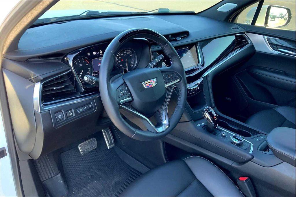 used 2023 Cadillac XT6 car, priced at $39,998