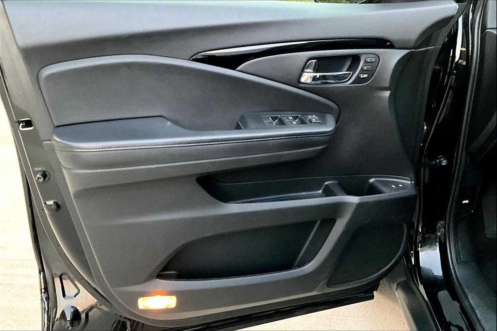 used 2021 Honda Pilot car, priced at $32,553