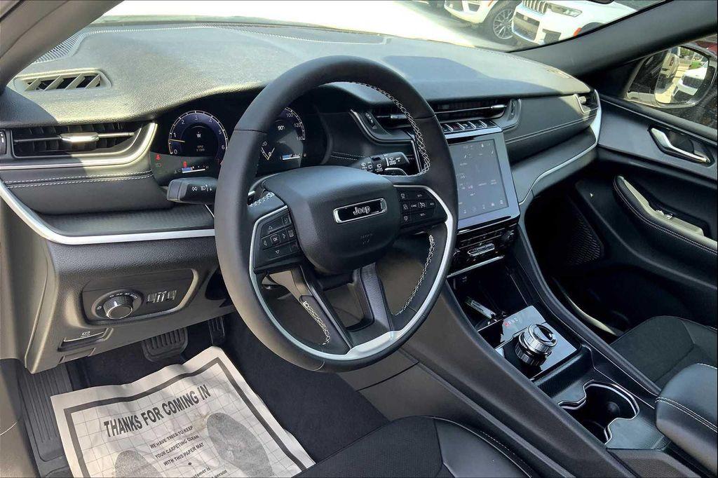 new 2025 Jeep Grand Cherokee car, priced at $44,896