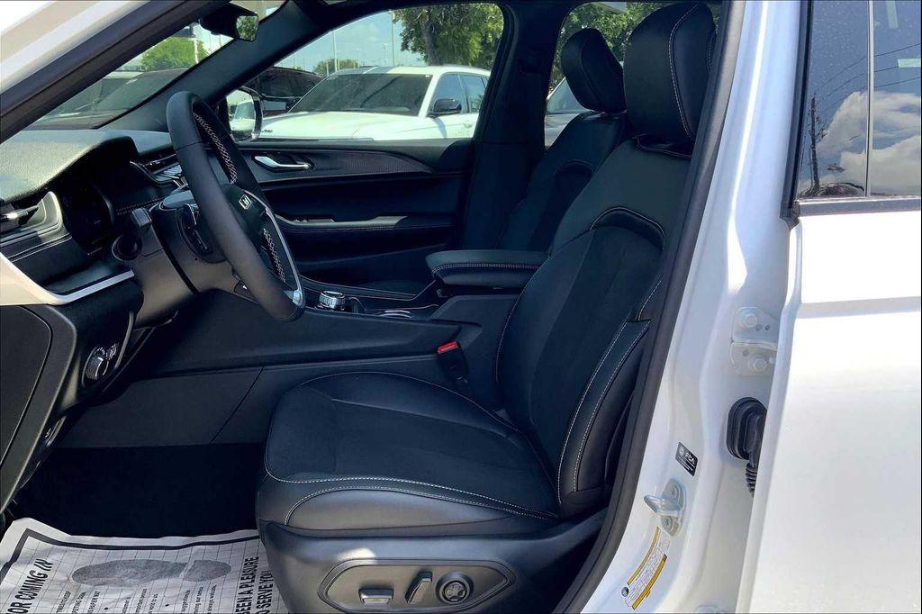 new 2025 Jeep Grand Cherokee car, priced at $44,896