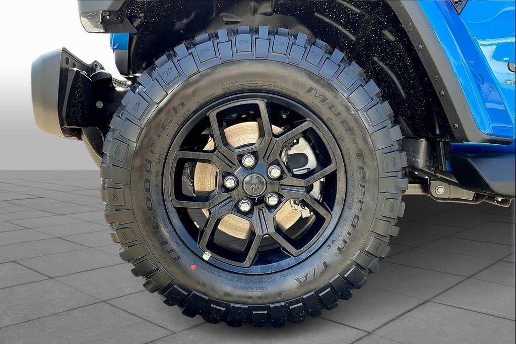 new 2025 Jeep Gladiator car, priced at $47,434