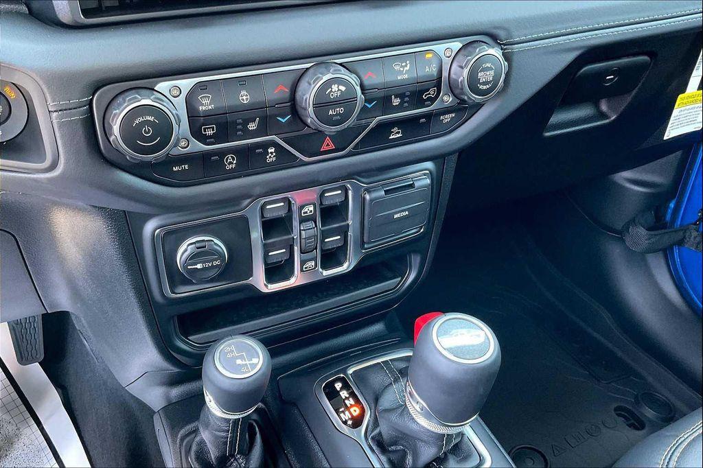 new 2025 Jeep Gladiator car, priced at $47,434