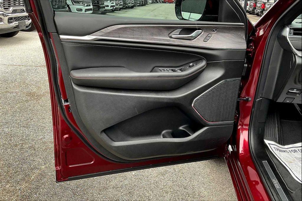 new 2025 Jeep Grand Cherokee L car, priced at $59,864