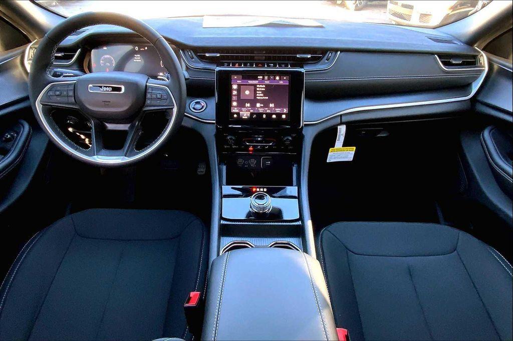 new 2025 Jeep Grand Cherokee car, priced at $37,482