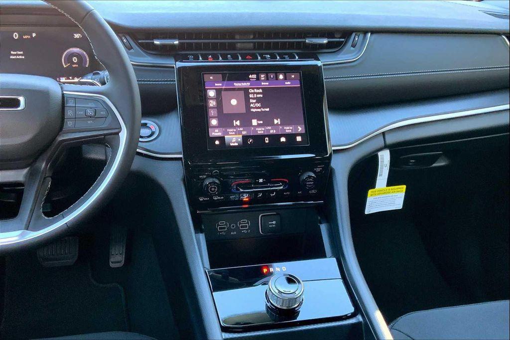 new 2025 Jeep Grand Cherokee car, priced at $37,482