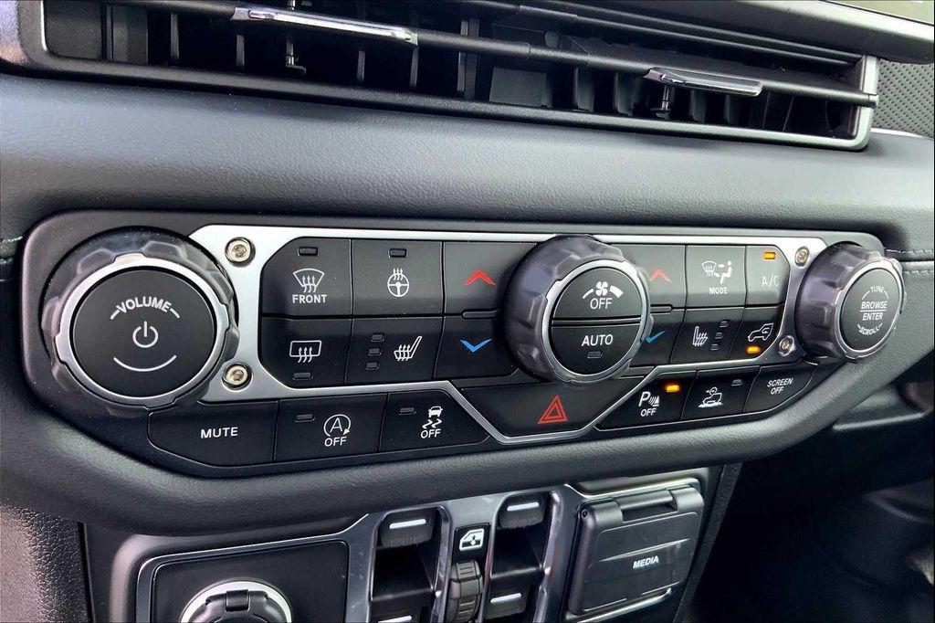 new 2025 Jeep Gladiator car, priced at $59,906