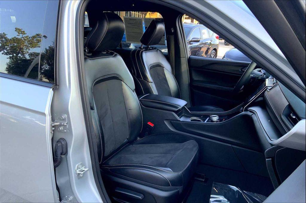 used 2024 Jeep Grand Cherokee car, priced at $26,991
