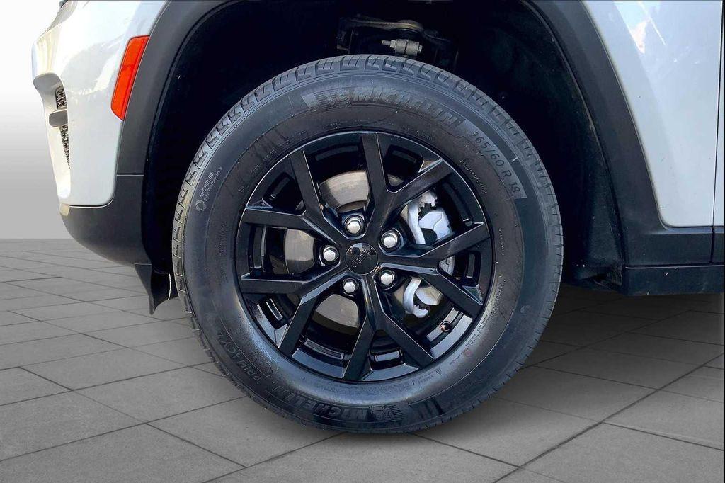 used 2024 Jeep Grand Cherokee car, priced at $26,991