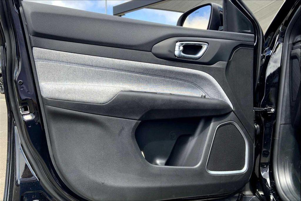 new 2025 Jeep Compass car, priced at $30,760