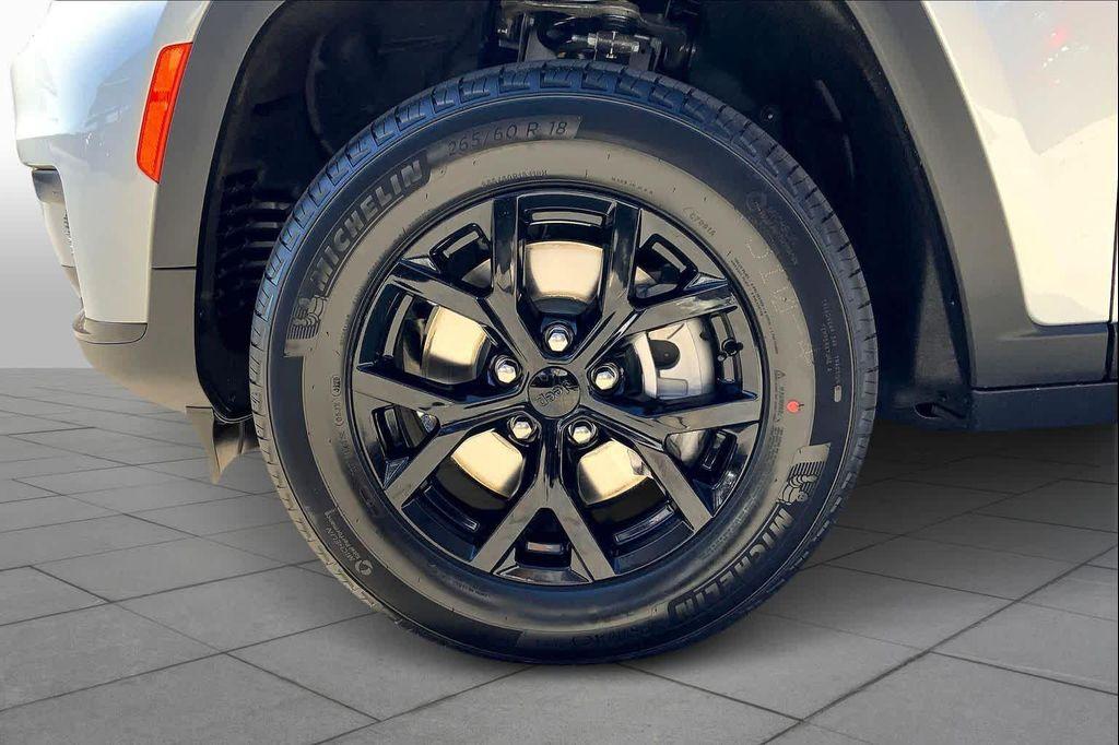 new 2025 Jeep Grand Cherokee L car, priced at $46,294